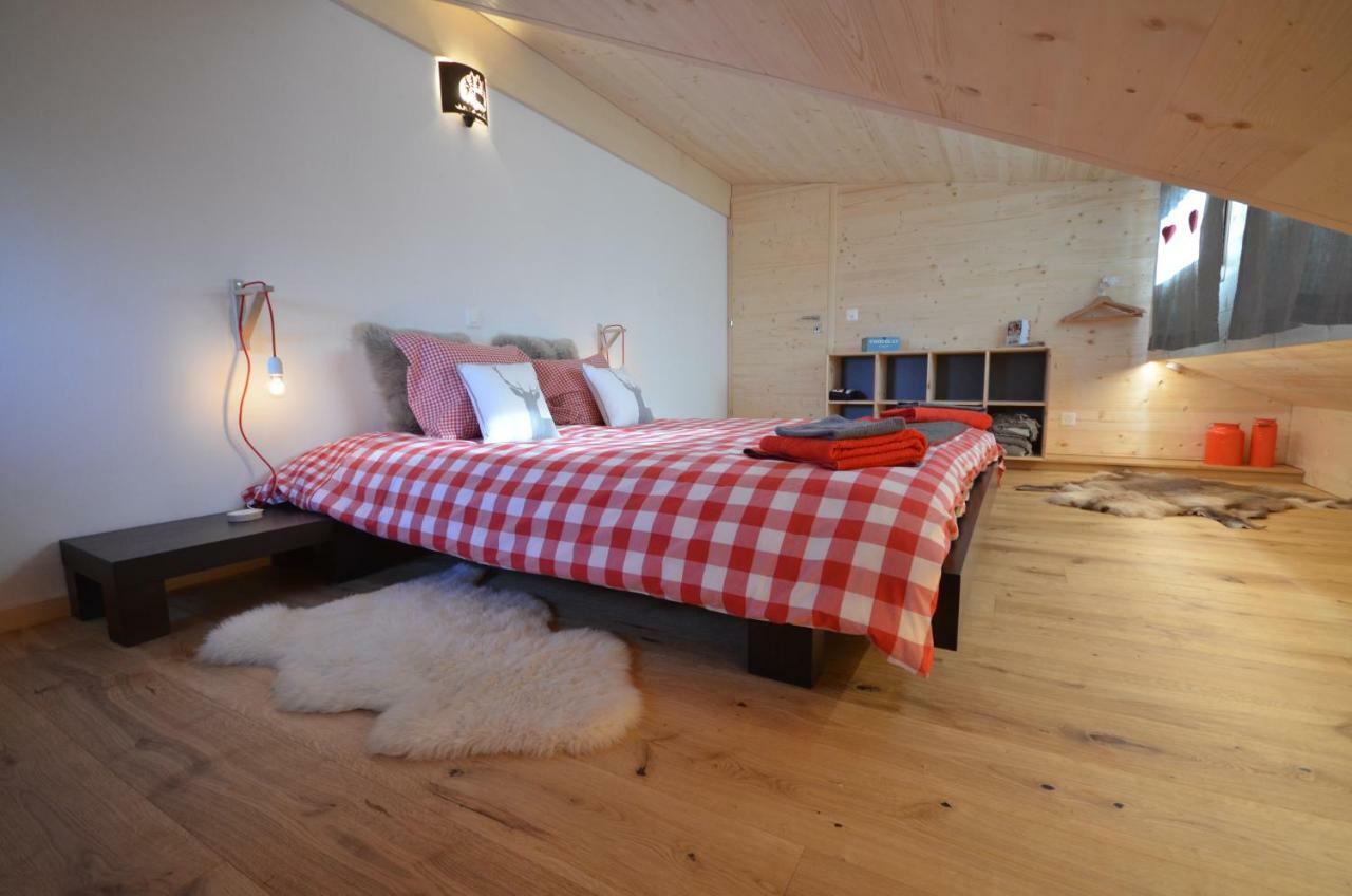 Chalet Rouge Coeur Bex Extérieur photo