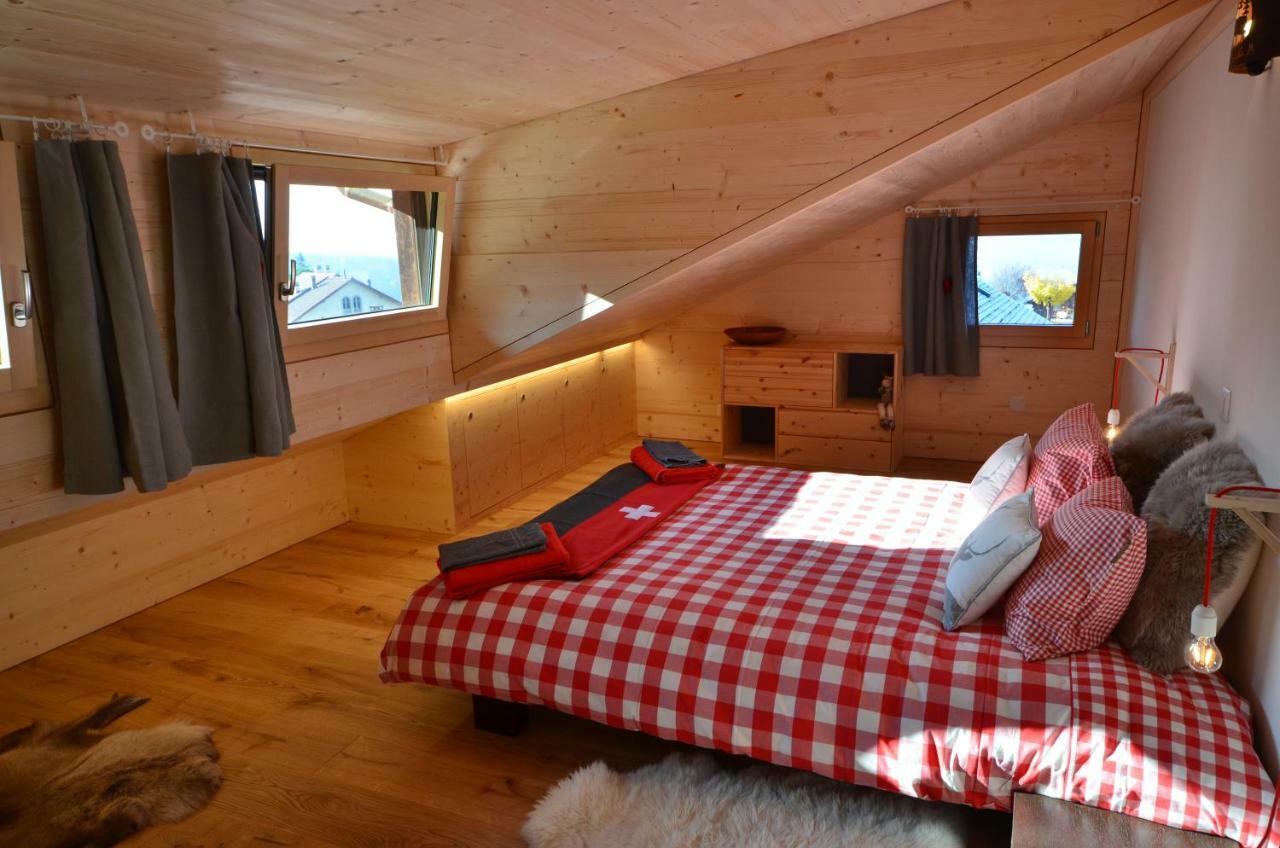 Chalet Rouge Coeur Bex Extérieur photo