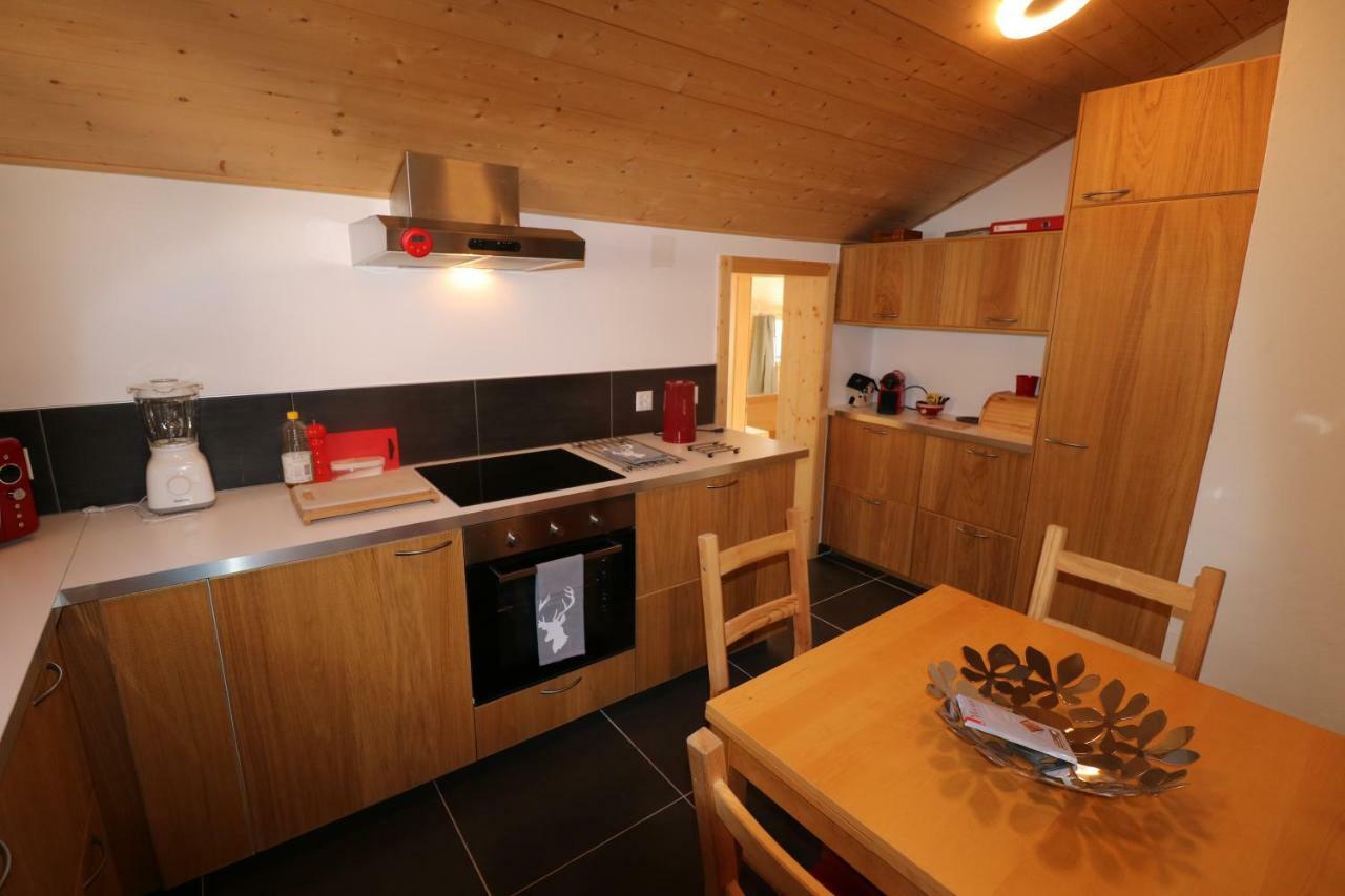 Chalet Rouge Coeur Bex Extérieur photo