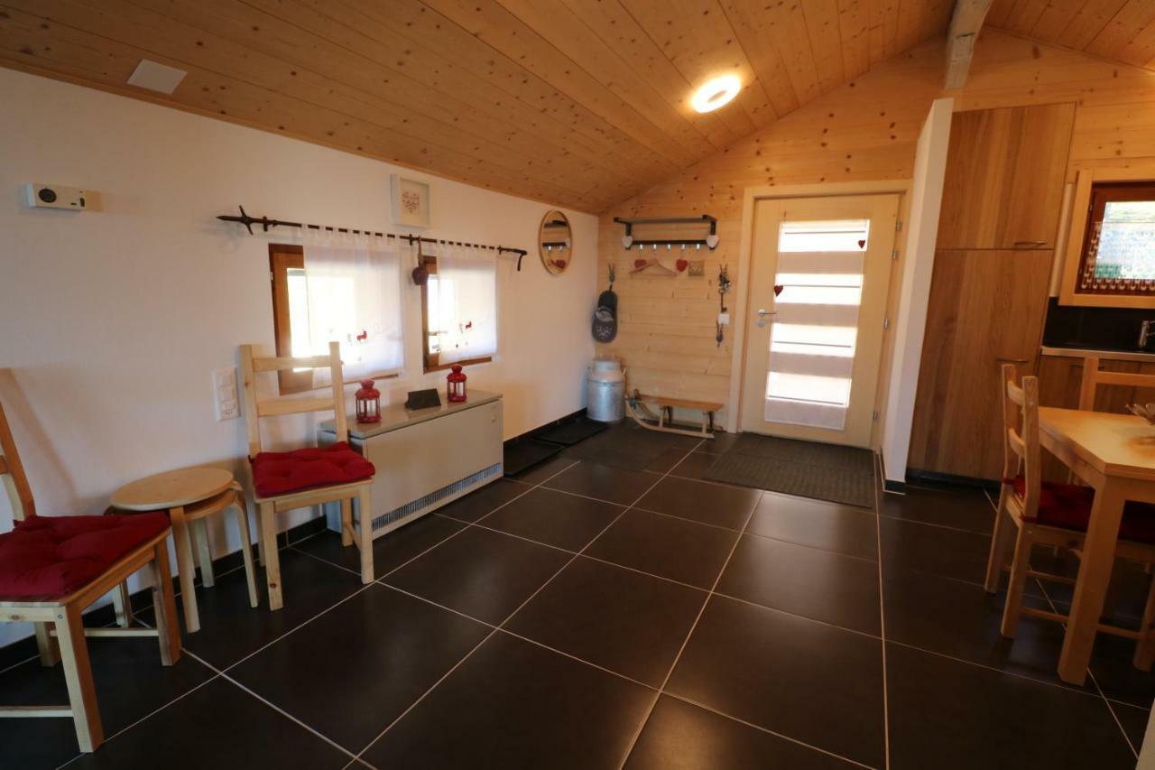 Chalet Rouge Coeur Bex Extérieur photo