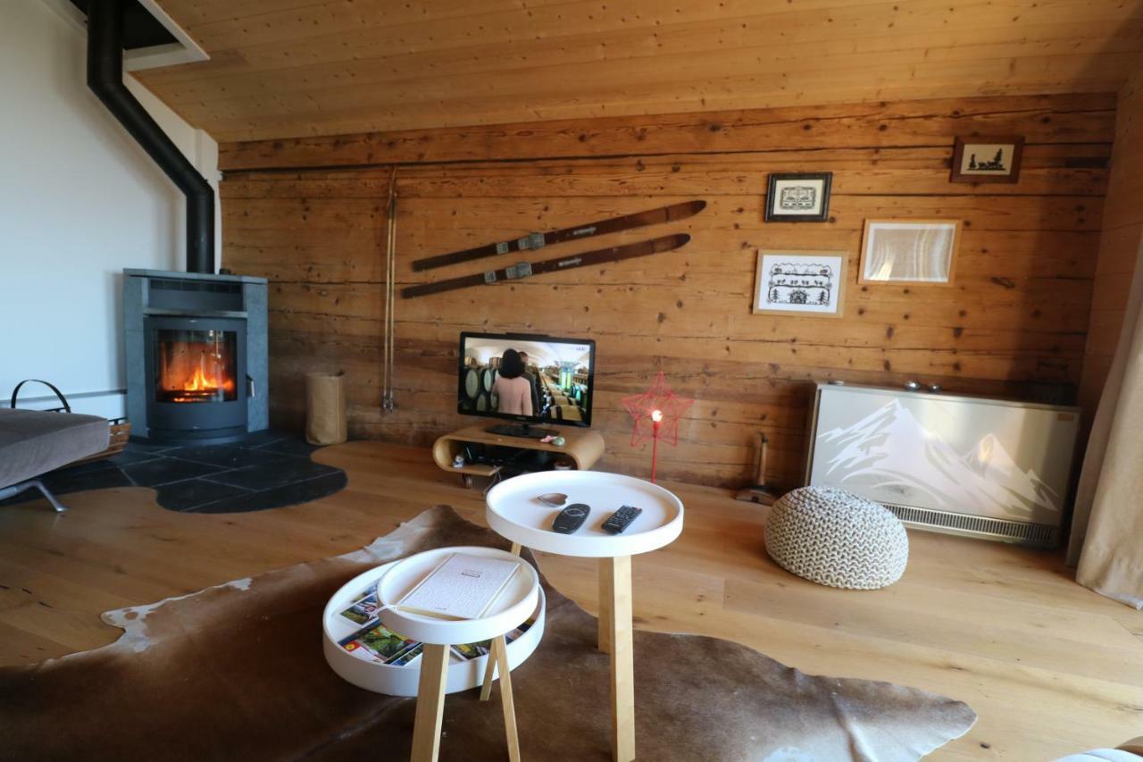 Chalet Rouge Coeur Bex Extérieur photo