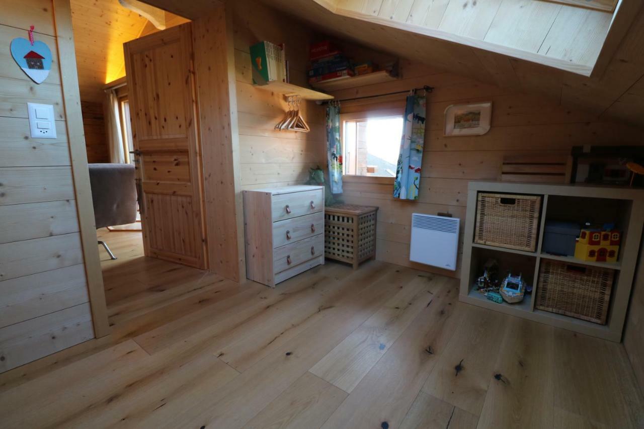 Chalet Rouge Coeur Bex Extérieur photo