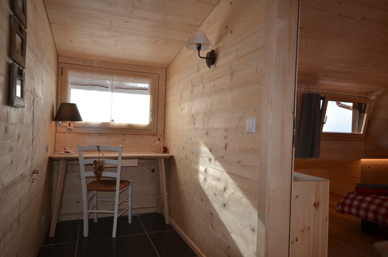 Chalet Rouge Coeur Bex Extérieur photo